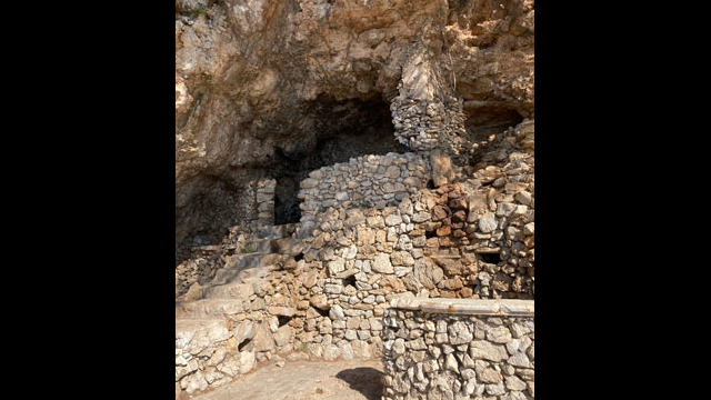 Sentier des douaniers appelé aussi sentiers du littoral ou sentier de Tirepoil au Cap d'Antibes