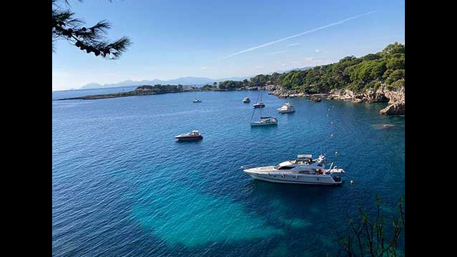 Vue sur la Baie des Milliardaires a Antibes Vue sur la Baie des Milliardaires a Antibes