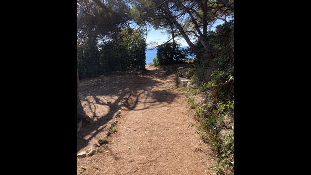 sentier de Tirepoil au Cap d'Antibes
