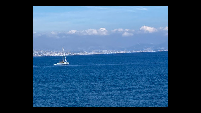 Vue sur Nice Sentier des douaniers appelé aussi sentiers du littoral ou sentier de Tirepoil au Cap d'Antibes